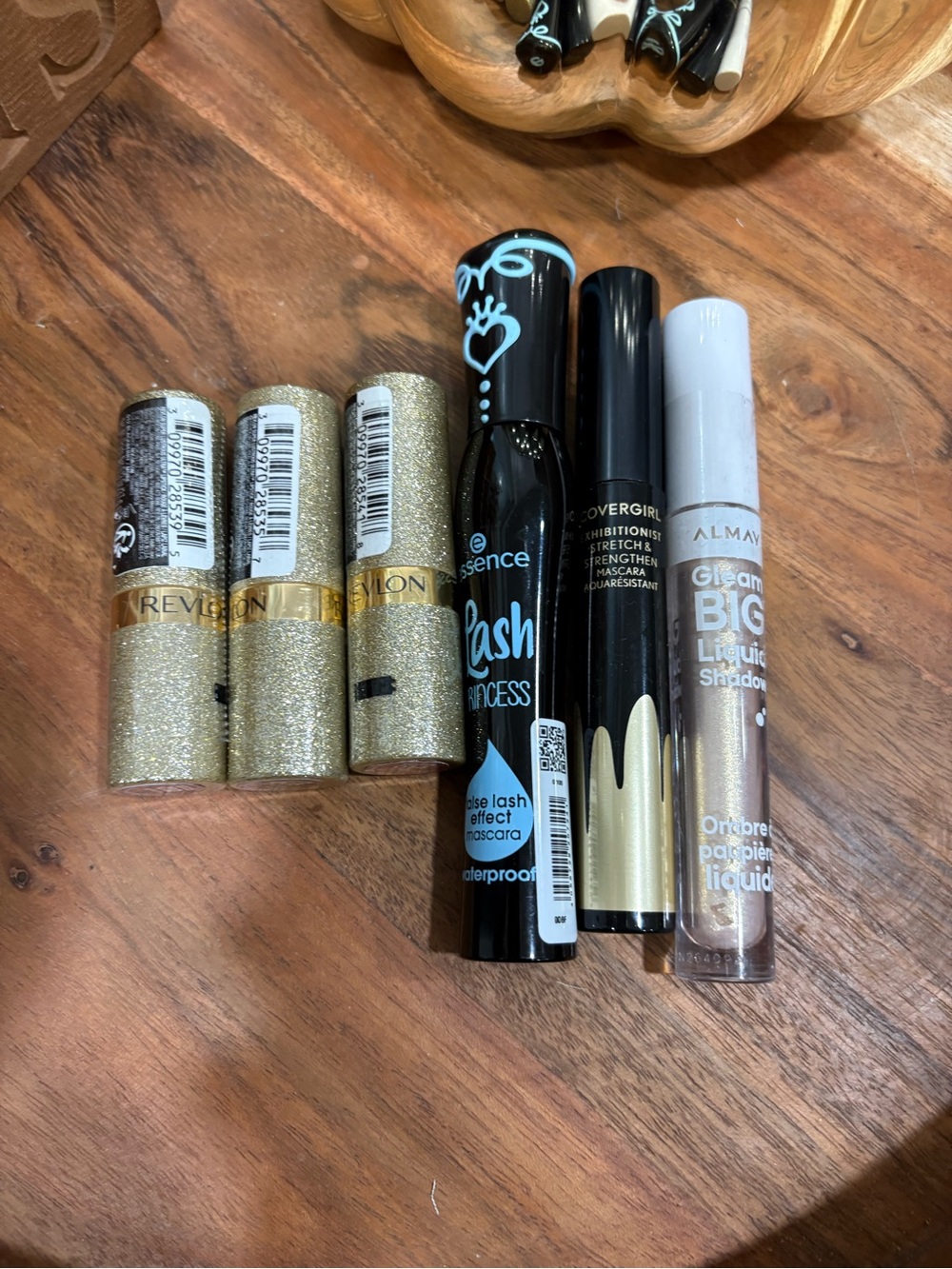 Almay Gleam BIG Liquid Shadow in Shimmery Champagne